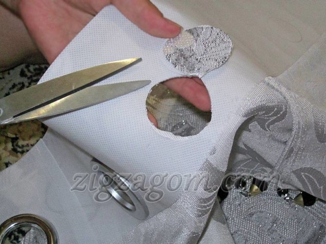 Аккуратно вырезаем отверстия Аккуратно вырезаем отверстия