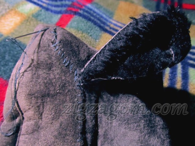 Сверху необходимо немного подвернуть с обоих боков и сшить Сверху необходимо немного подвернуть с обоих боков и сшить
